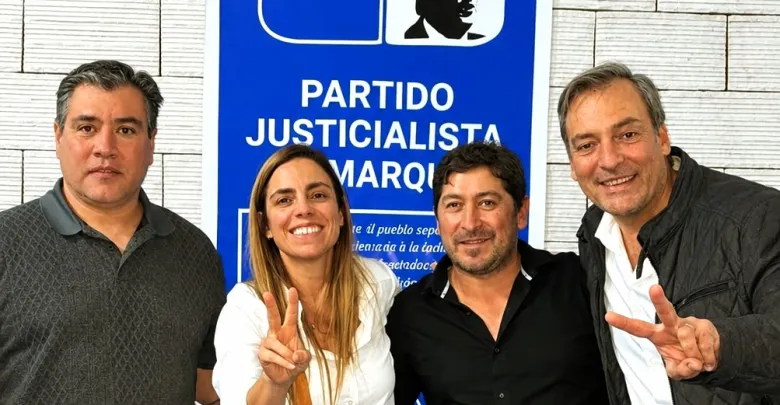 Mauro-Tamburrini-junto-a-los-hermanos-Emilia-y-Martin-Soria-en-el-acto-por-el-Dia-de-la-Lealtad-Peronista-realizado-en-Lamarque